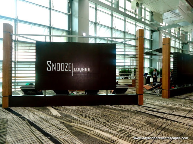 snooze lounge in Changi Airport Singapore