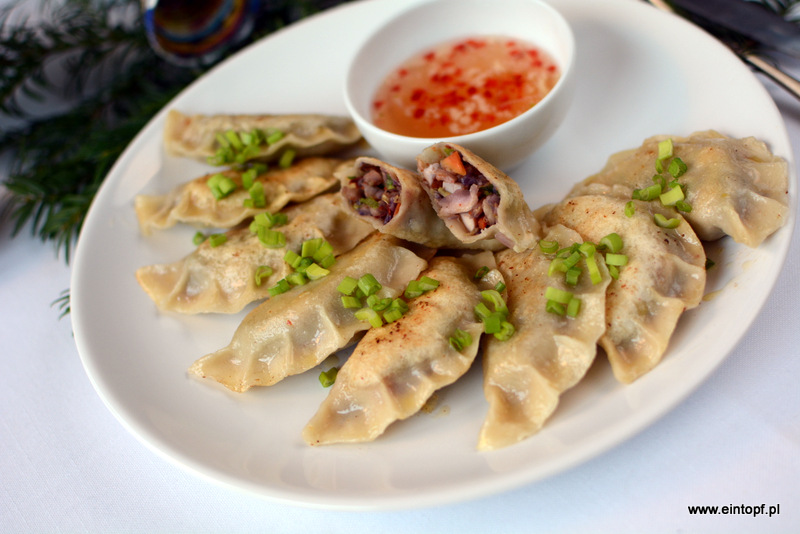 eintopf pierogi z kimchi, tofu i grzybami