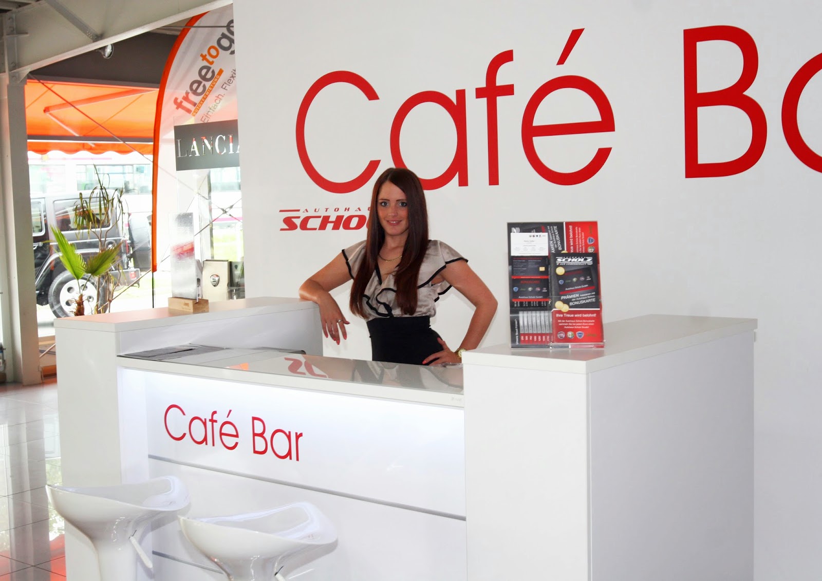 Colour up your office !: Servicetheken und Verkaufstheken für Ihre