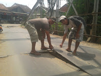 Warga Swadaya Perbaiki Jembatan Kali Rambatan Warga Swadaya Perbaiki Jembatan Kali Rambatan