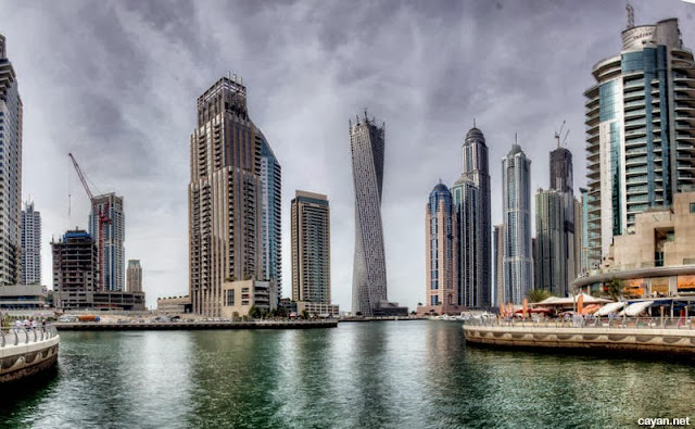 Cayan-Tower-Gedung-Melintir Cayan-Tower-Gedung-Melintir