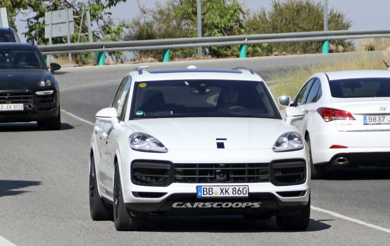 [Imagen: Porsche-Cayenne-2.jpg]