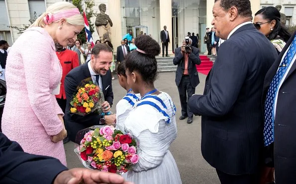 Crown Prince Haakon, Crown Princess Mette-Marit, Mulatu Teshome Wirtu, Tone Skogen and Andreas Gardner