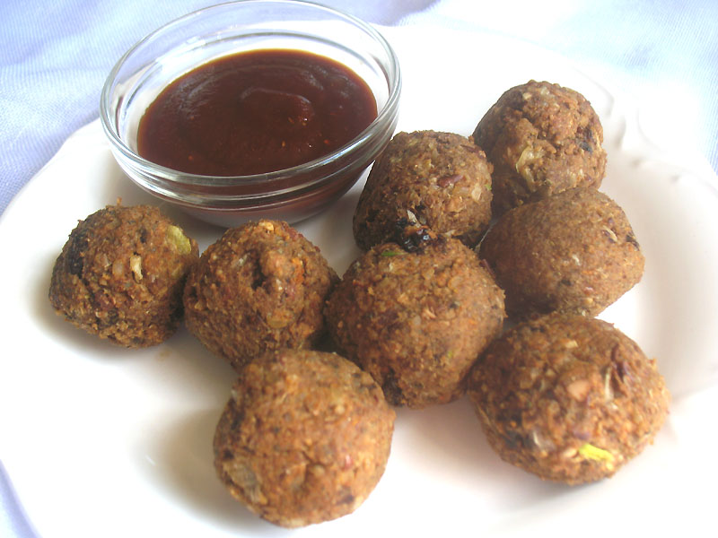 Kidney Bean and Rice Balls with SunDried Tomatoes and Walnuts {Vegan