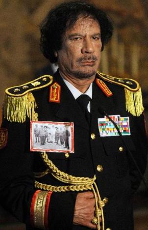 Muamar El Gadafi Foto de Muamar El Gadafi con cara de molesto