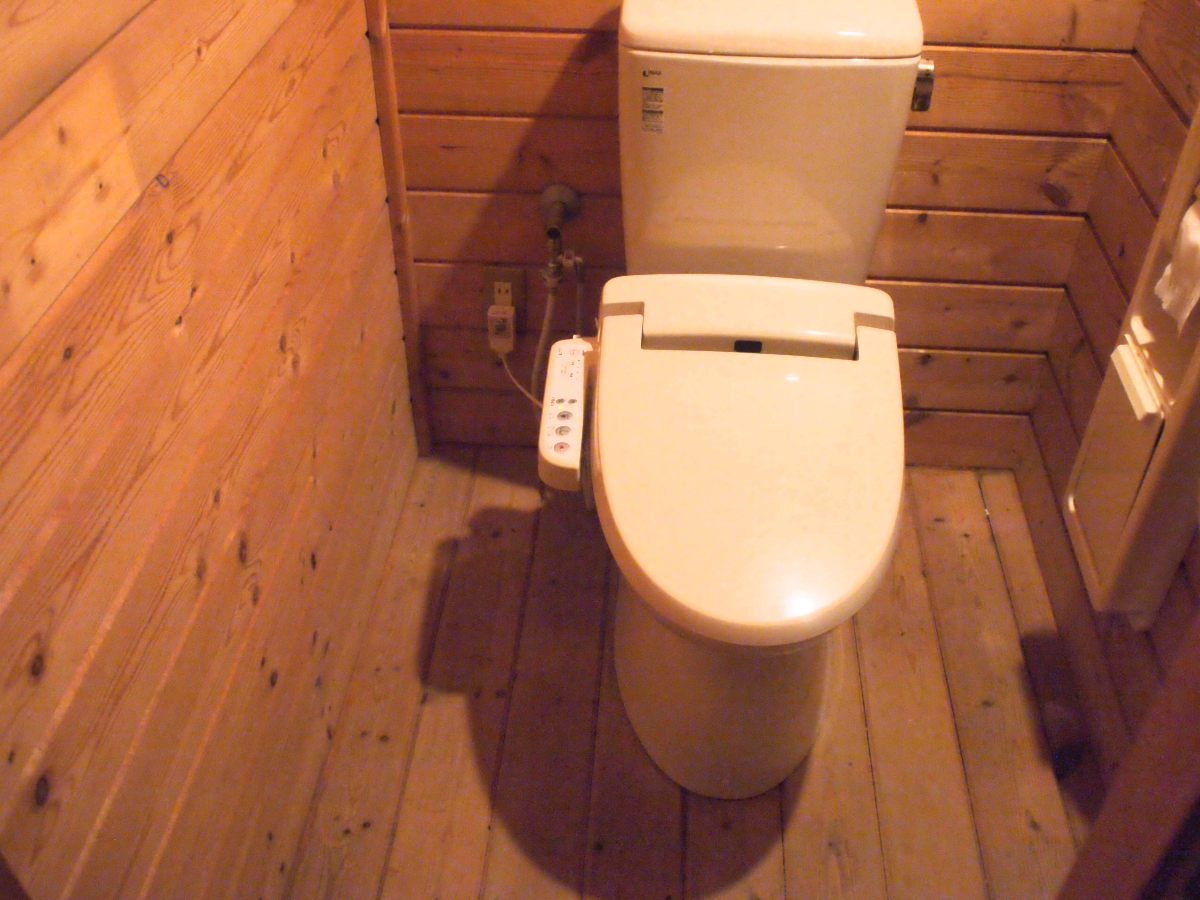 トイレを清潔綺麗に保つために トイレマットとトイレカバーを無くすことから始めよう ミニマリストのブログ この男 結婚しても働かないぞ