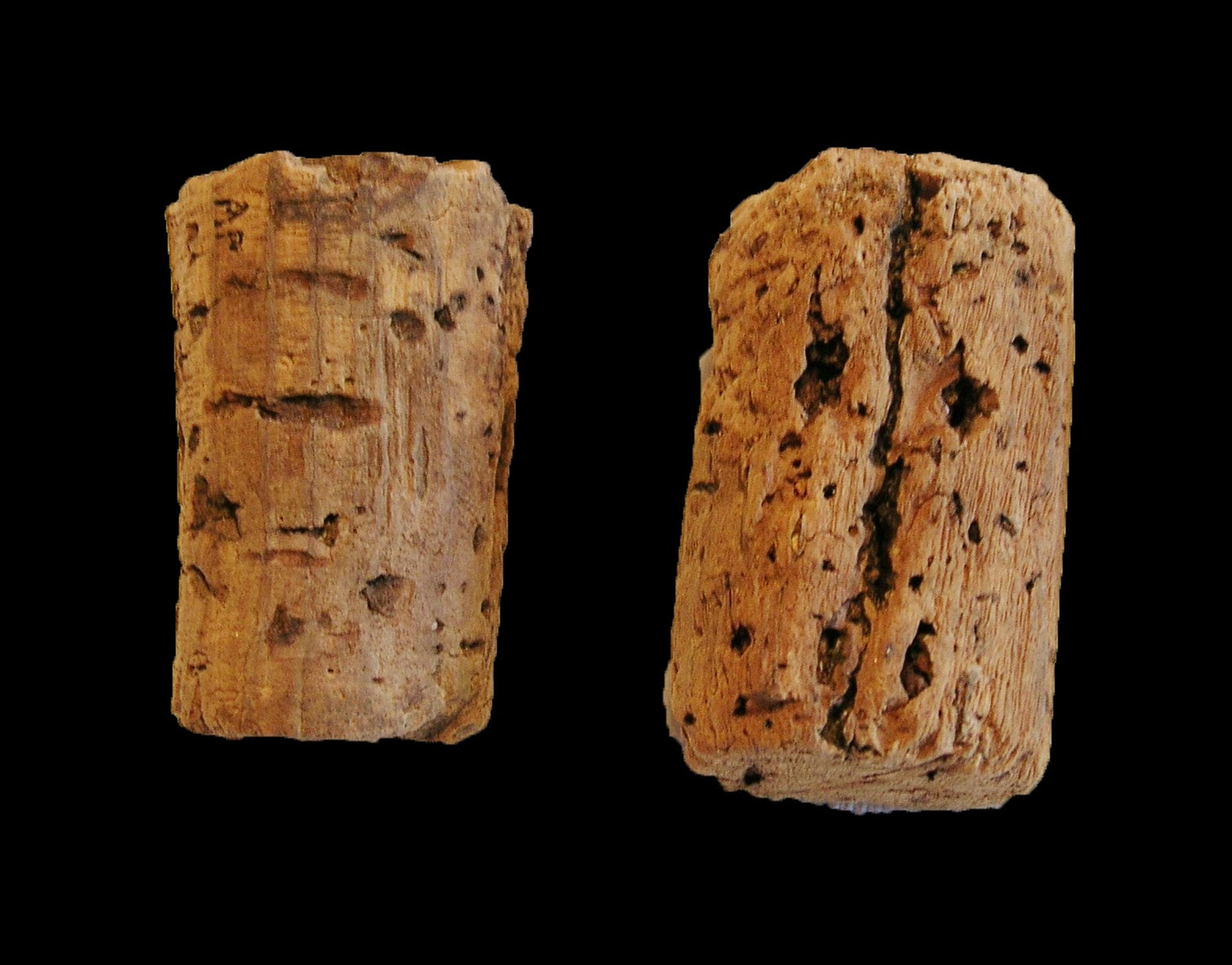 A Woodsrunner's Diary 18th Century Bottles and Cork Stoppers.