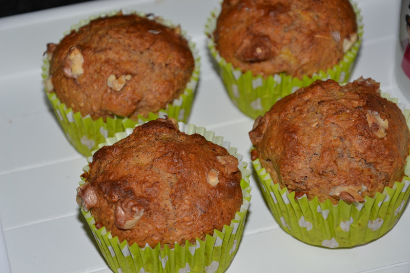 Palavras que enchem a barriga Muffins de banana e nozes para um lanche aconchegante )