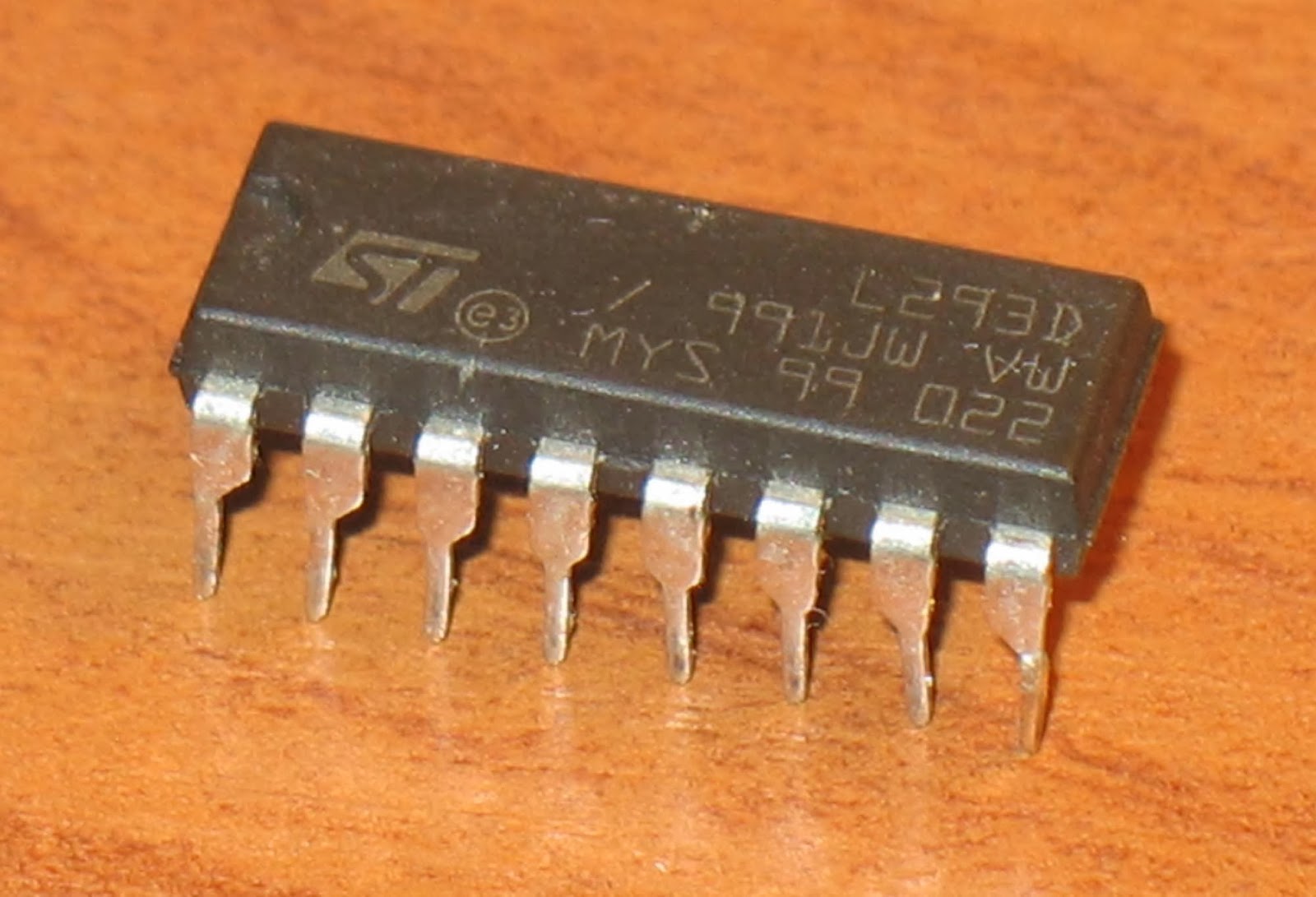 Dmitry Emelyanov's blog: Драйвер двигателей L293D