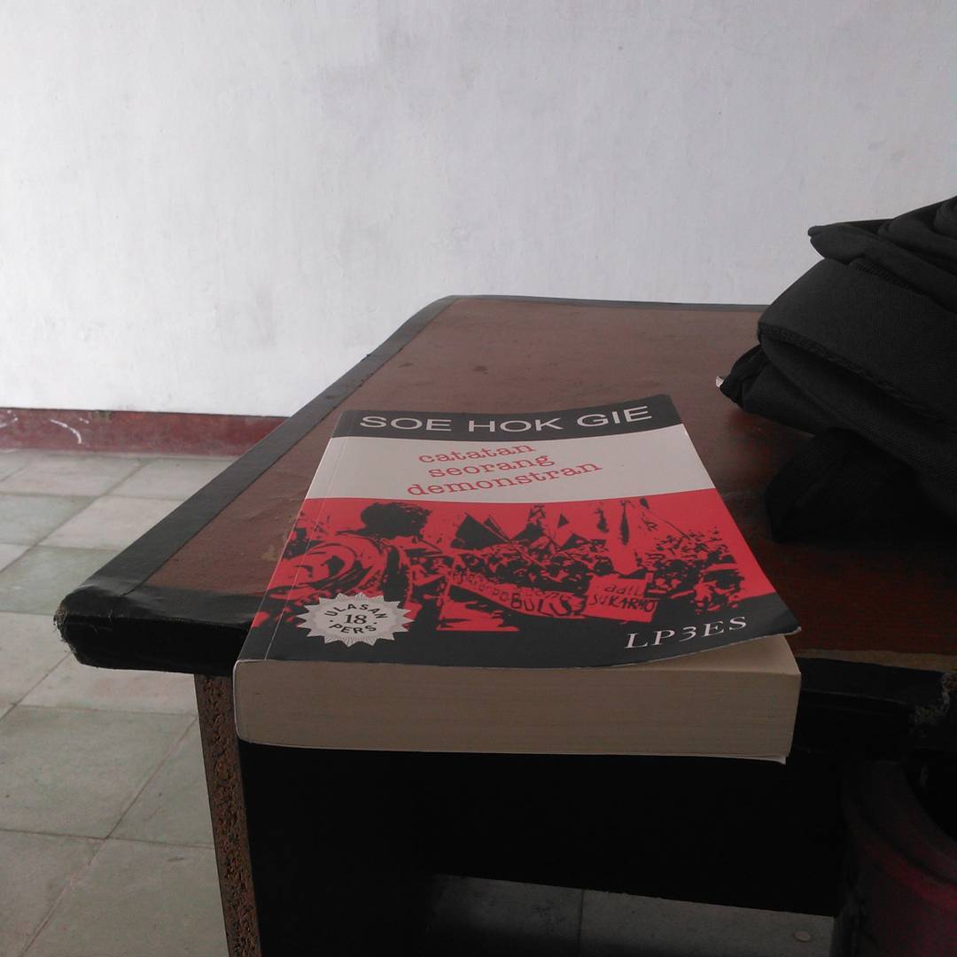 Resensi Buku Catatan Seorang Demonstran Dheni Cuy