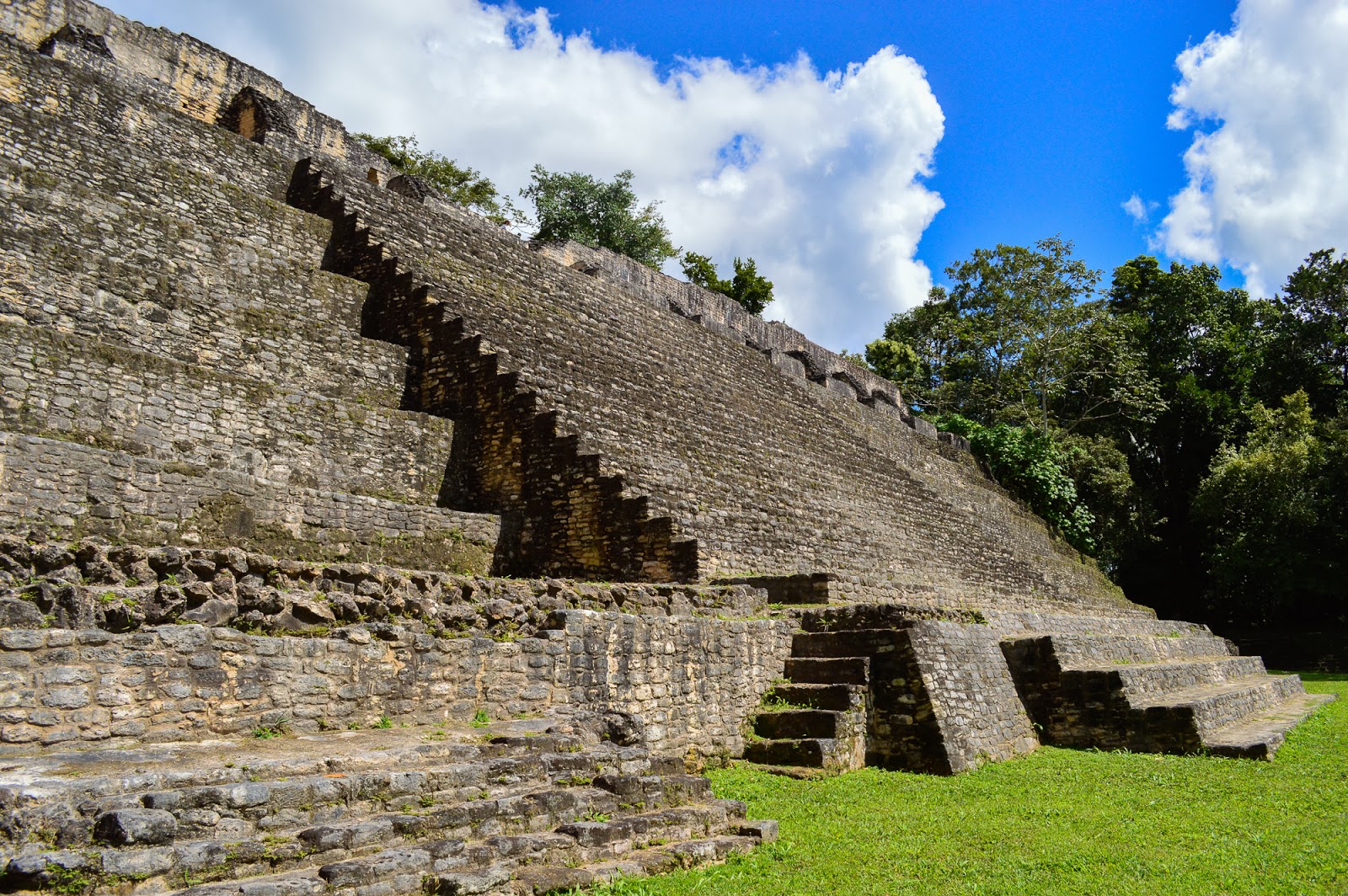 caracol belize