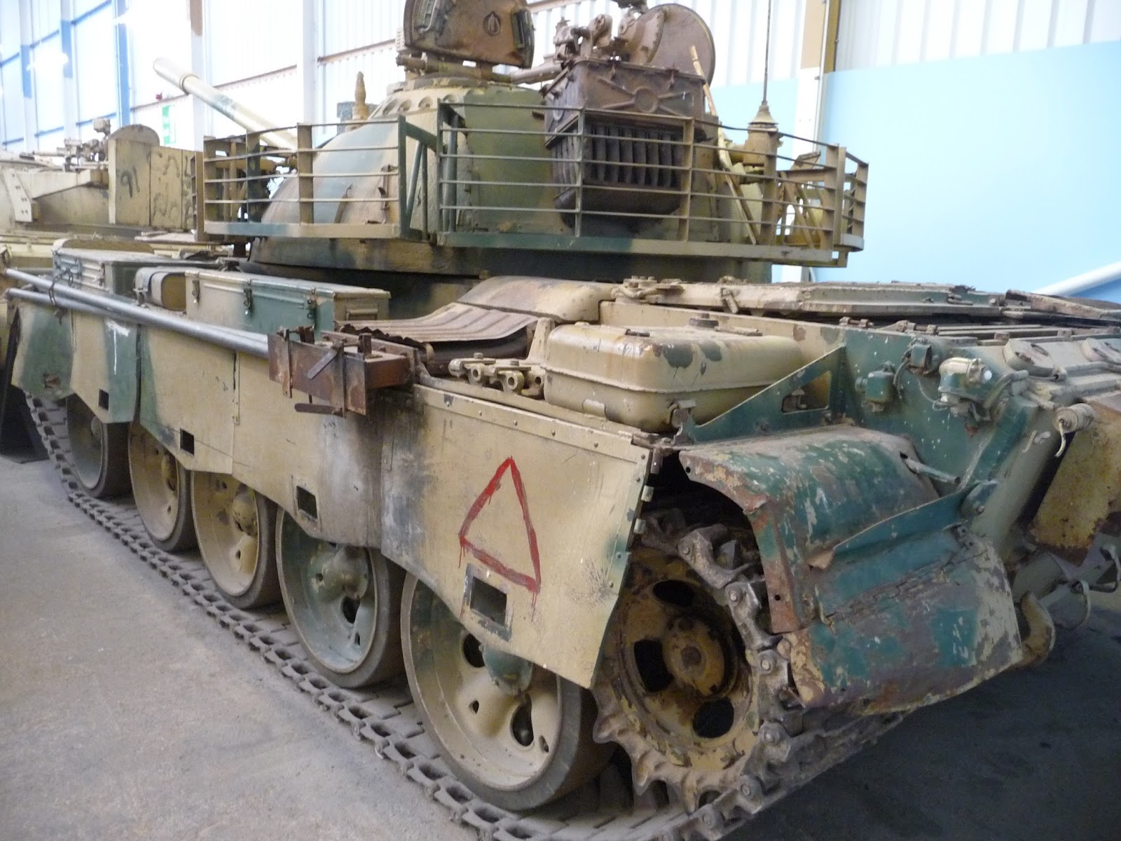 https://2.bp.blogspot.com/-pEisFv-i77U/V2Iln8tAefI/AAAAAAAB1f0/Spad4kEpahUHTrhUBTPLCDAKuSVqqHDmACLcB/s1600/Rear_view_of_an_ex-Iraqi_Type_69-II_tank_at_the_Bovington_Tank_Museum.jpg