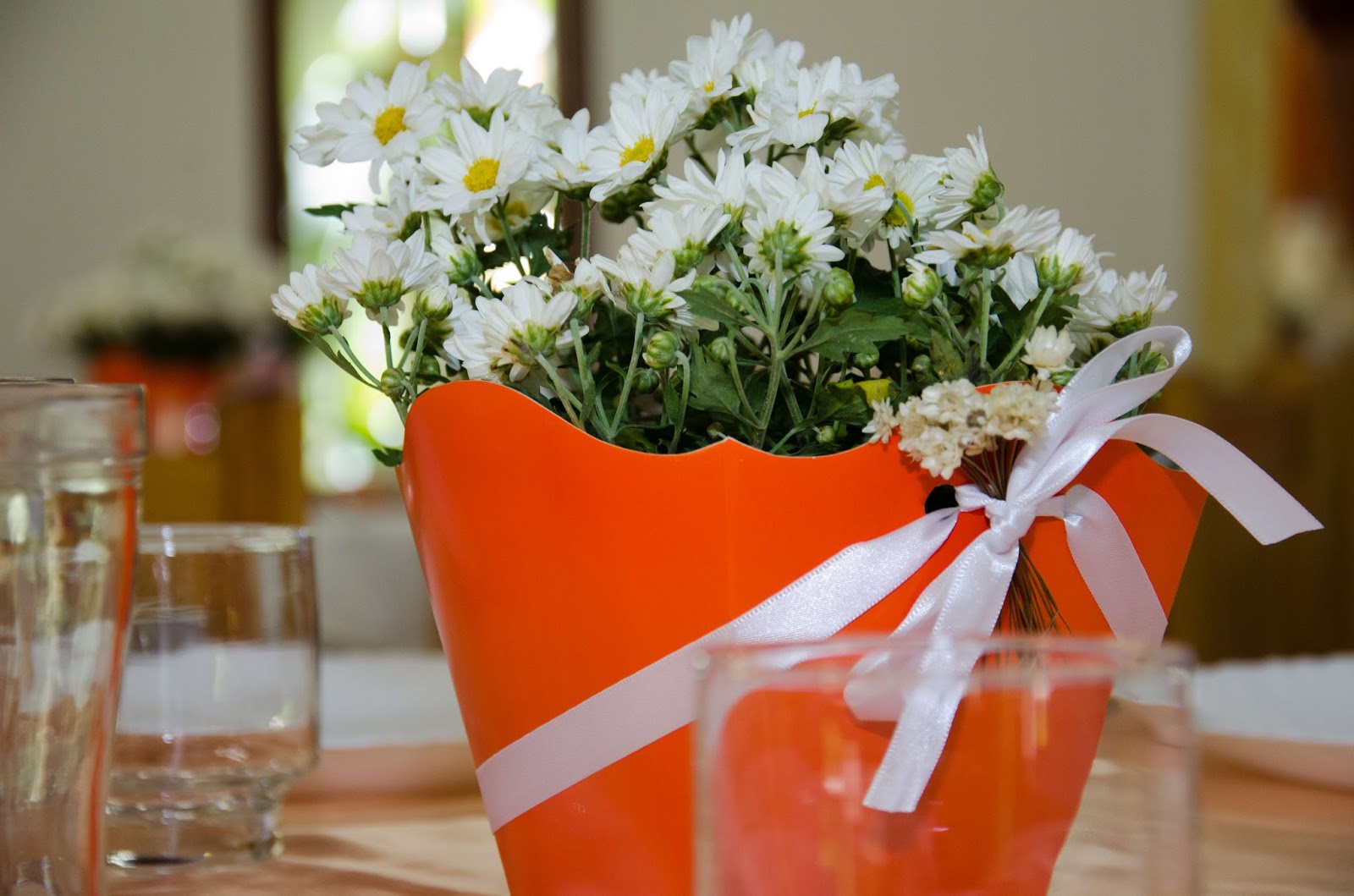 Festas e Eventos: Arranjo de mesa simples, bonito e barato