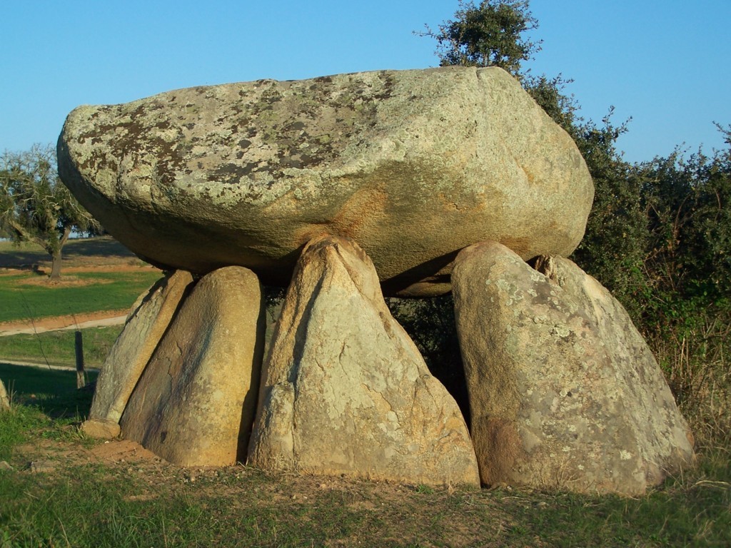 Resultado de imagem para dólmenes, antas de portugal