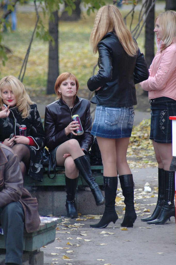 Jeans and Boots: Streetshots: Girls in Jeans & Boots or Overknees Part ...