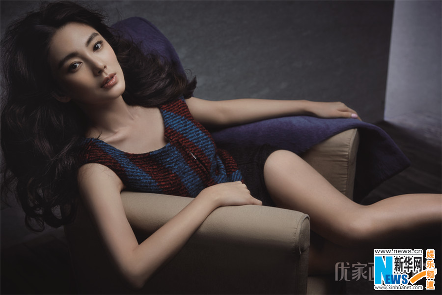 Actress Zhang Yuqi flaunts charming figure.