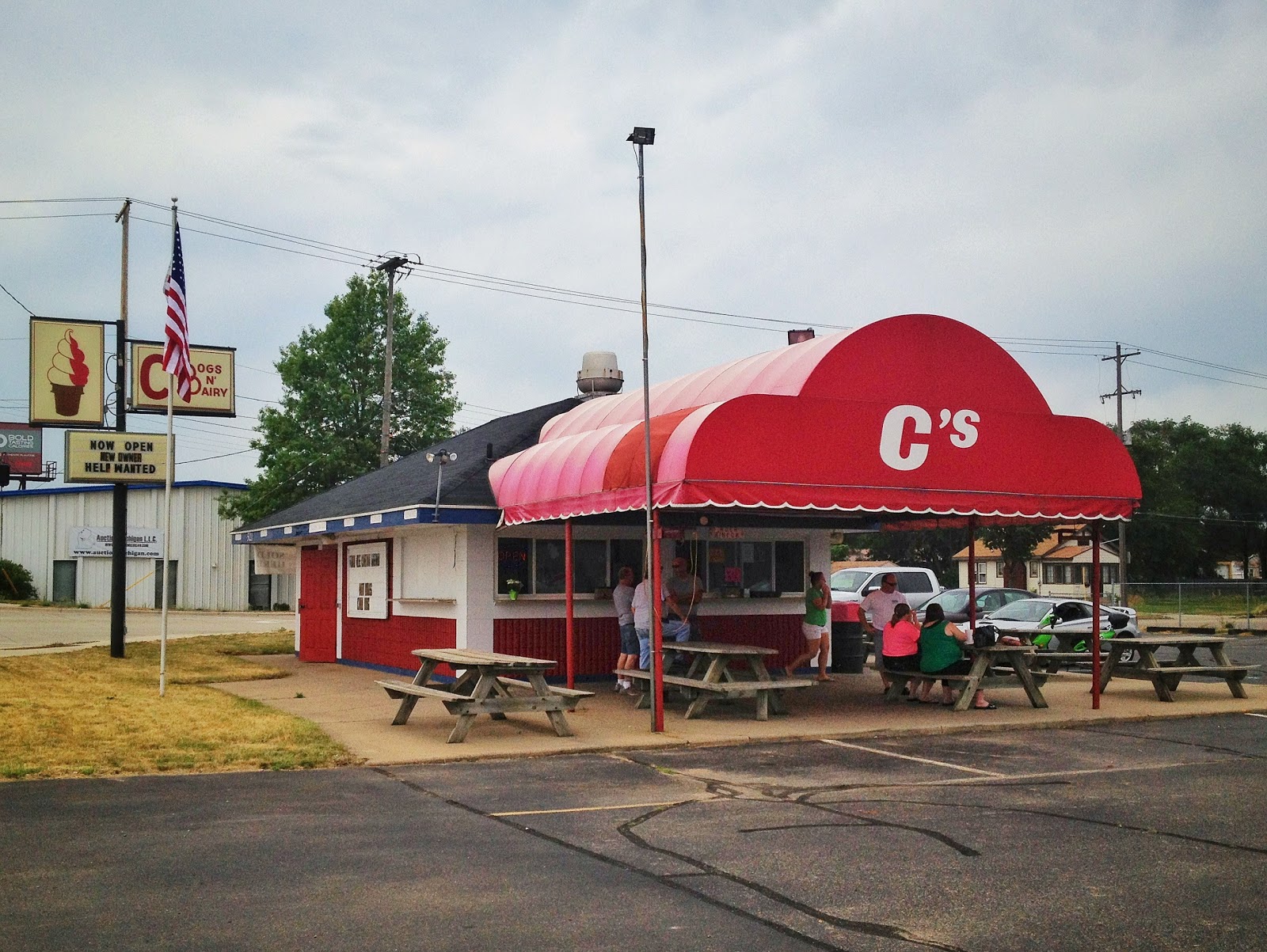 Restaurant Review 44th Street Dog & Dairy in Grand Rapids, Michigan