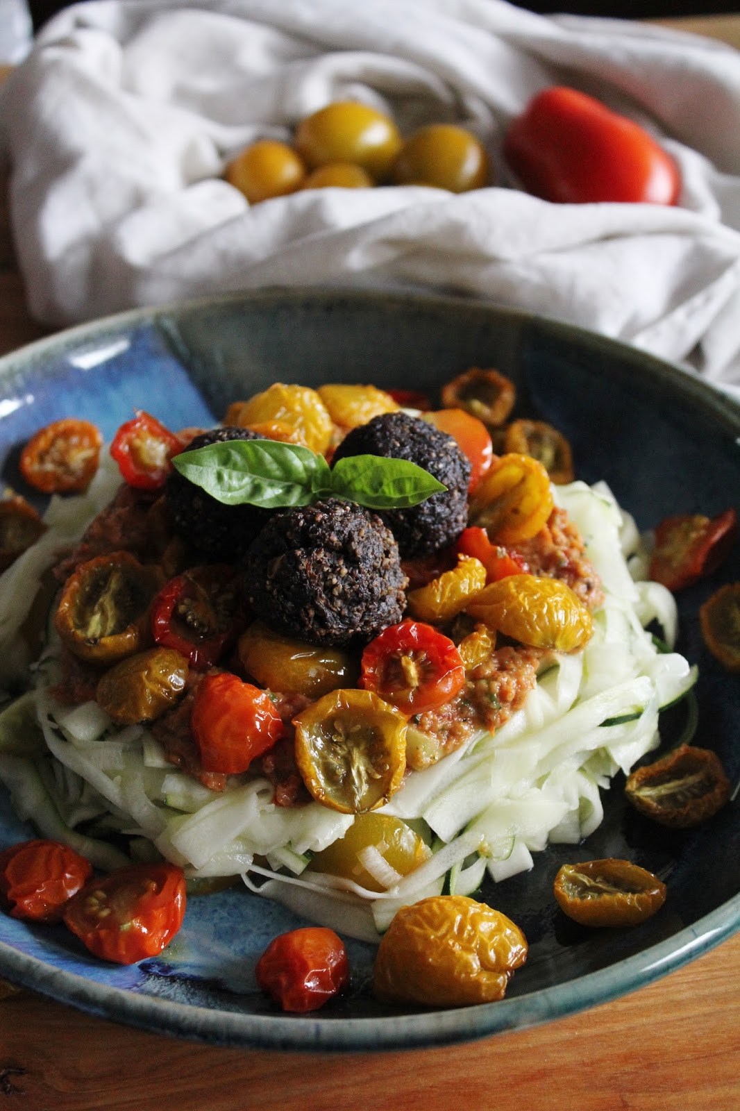 This Rawsome Vegan Life marinated zucchini noodles with tomato basil