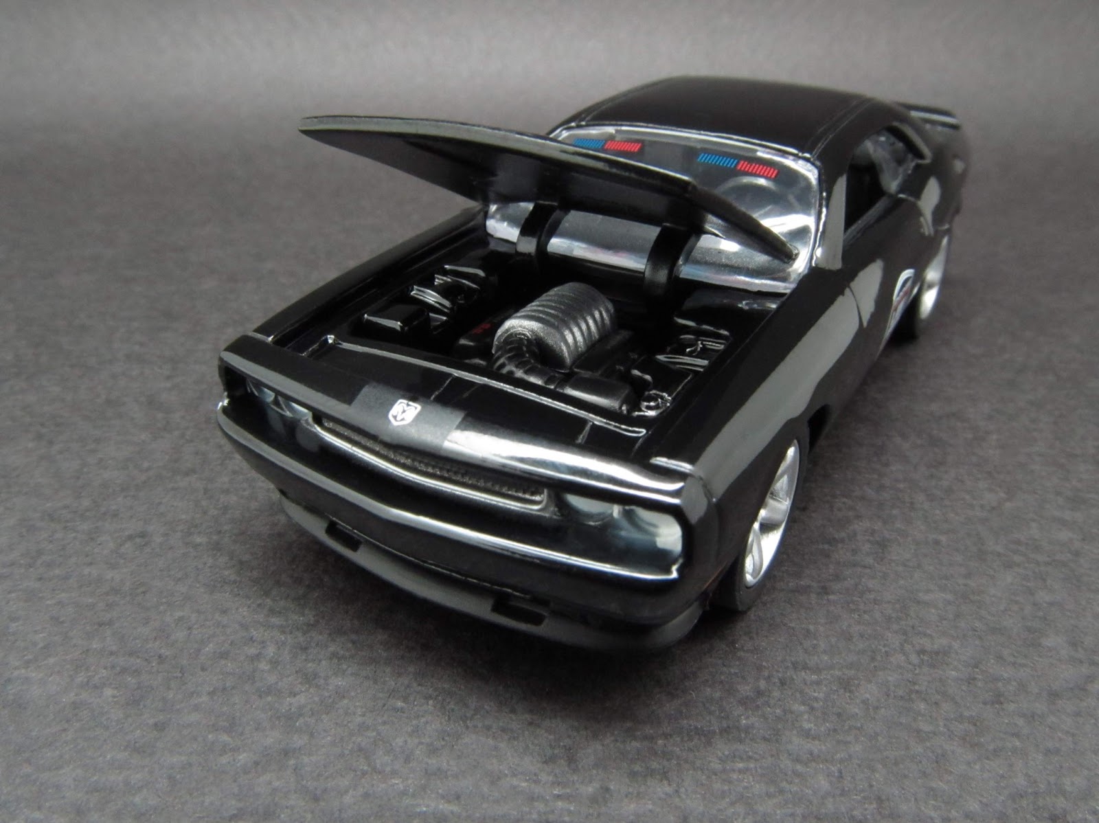 Diecast Hobbist: 2010 Dodge Challenger SRT8 - Dodge Law Enforcement