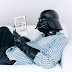 Você já imaginou como seria o cotidiano de Darth Vader