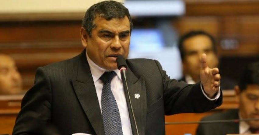 Congresista Édgar Ochoa habría recibido a miembros del Movadef en su despacho Congresista Édgar Ochoa habría recibido a miembros del Movadef en su despacho