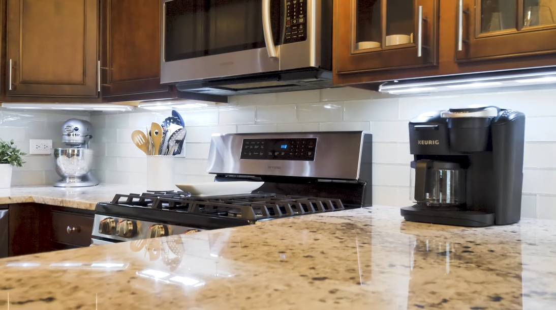 17 Photos vs. 1744 W Henderson St #1, Chicago Interior Design Condo Tour