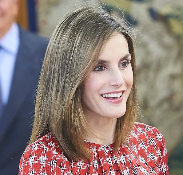 Queen Leti zia woreMassimo Dutti Trousers. Queen Letizia wore Mango Perforated Design Sandals, Carolina Herrera blouse