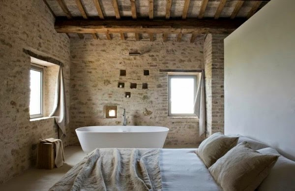 Eıne 300-year-old Italian farm with minimalist interiors