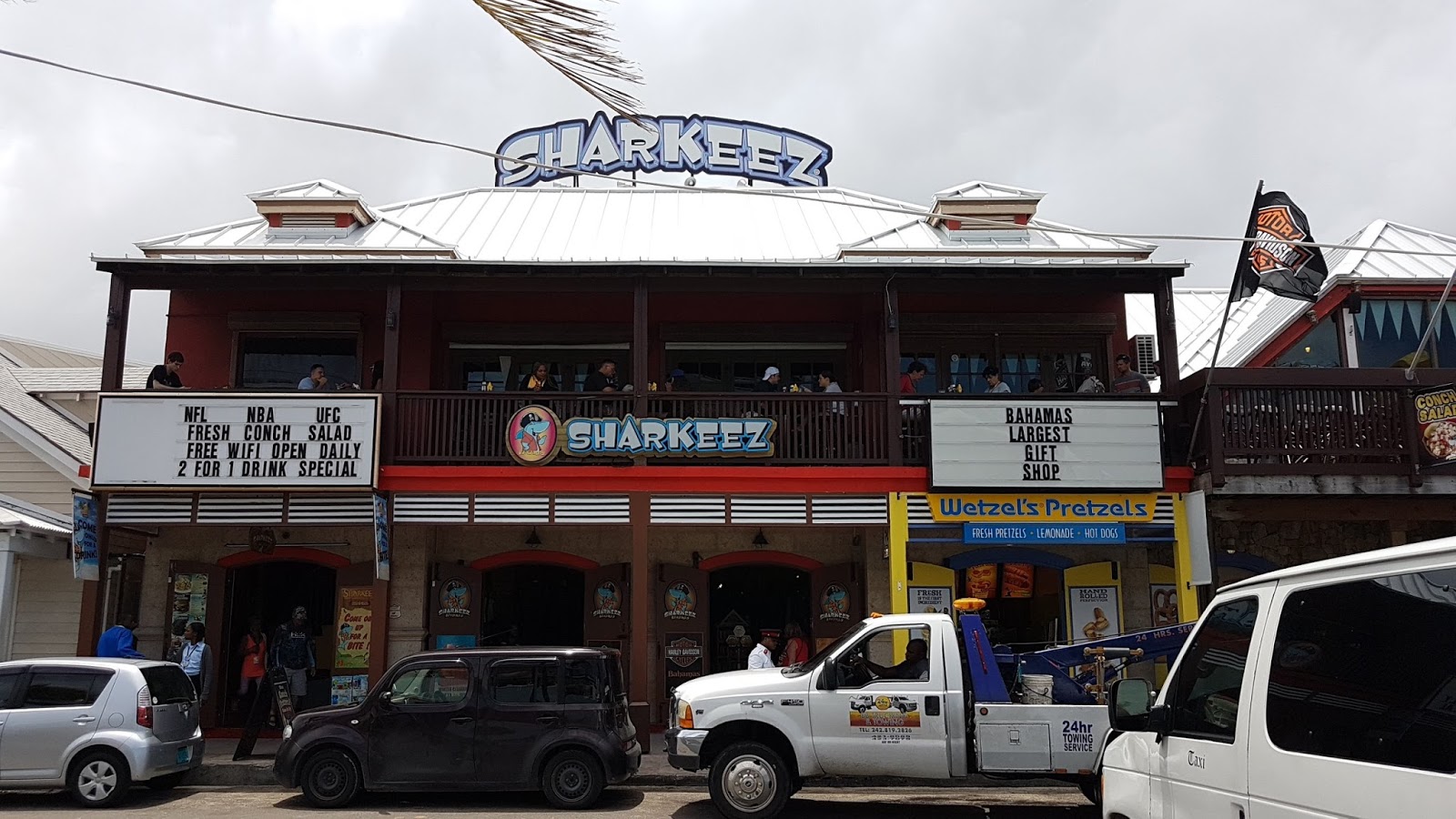 Jeeps Pubs Taverns and Bars Sharkeez Bar and Grill (Nassau, Bahamas)