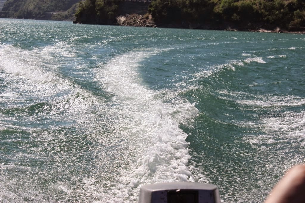 Wakes formed by speeding boat