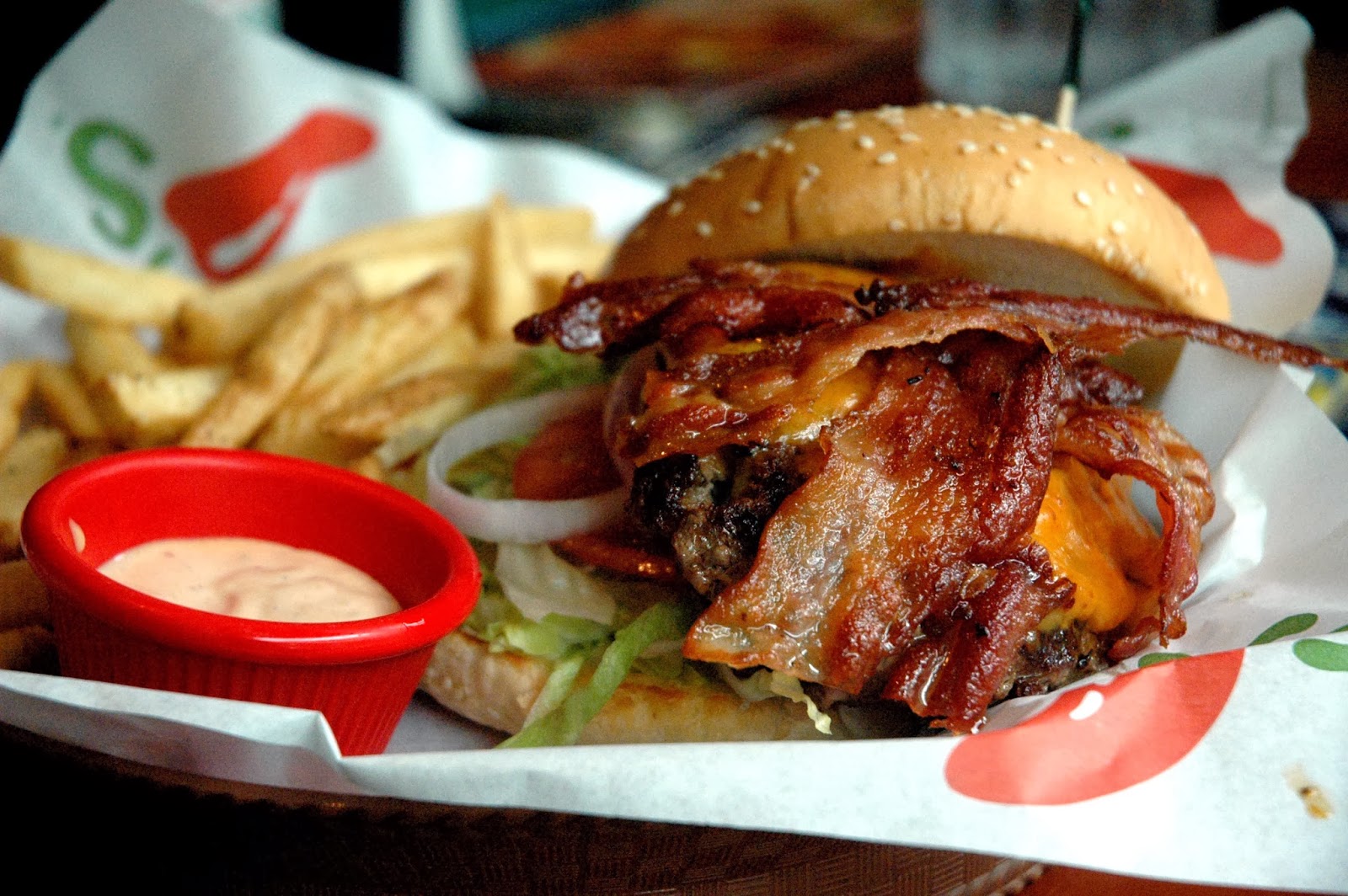 DUDE FOR FOOD A Winning Burger Pair at Chili's