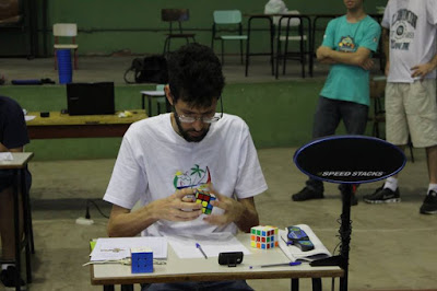 Eu em ação na primeira tentativa do Fewest Moves - foto: SBCubos Eu em ação na primeira tentativa do Fewest Moves - foto: SBCubos