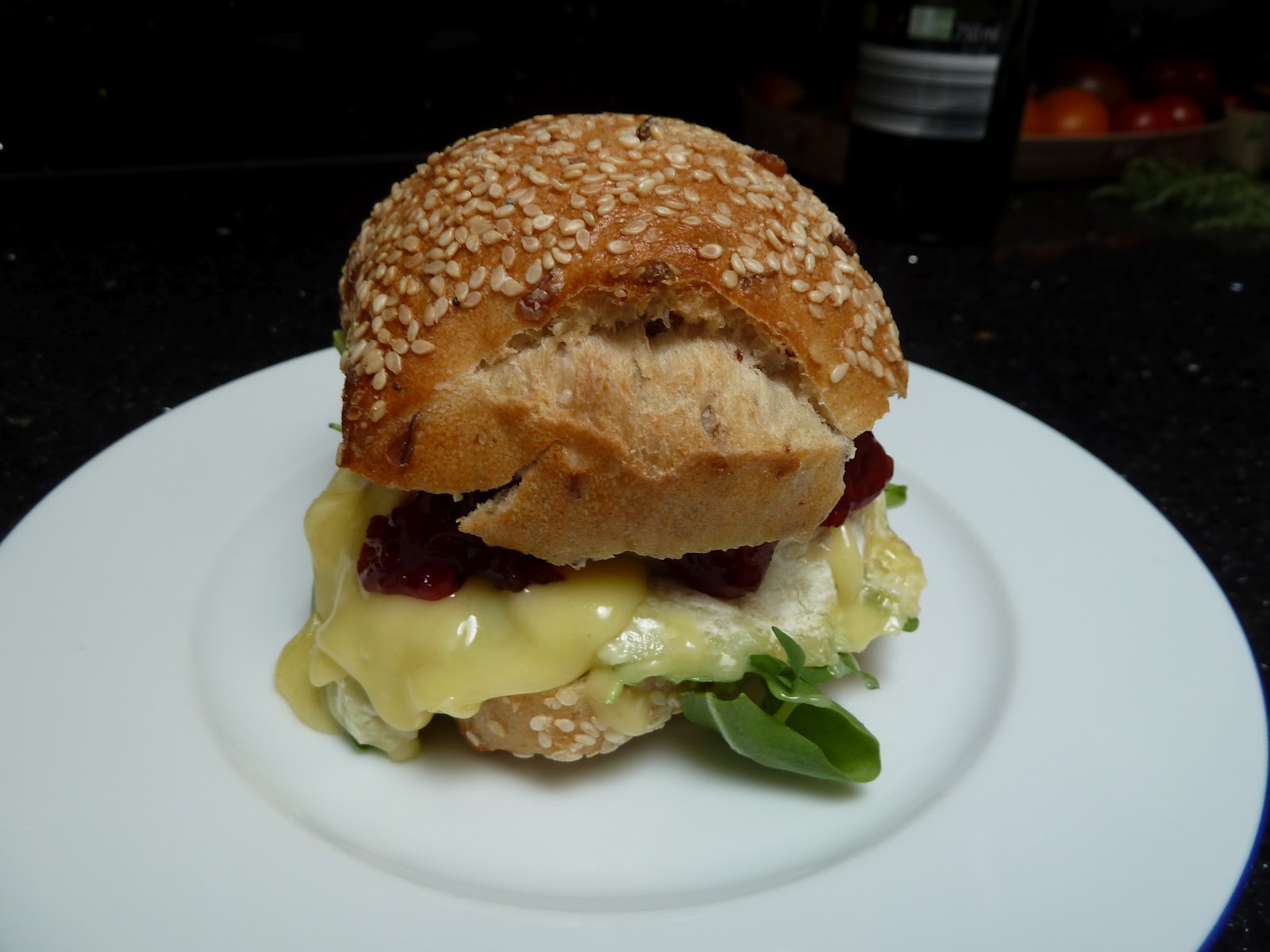 Prostmahlzeit: Camembert-Burger mit scharfem Ribiselchutney
