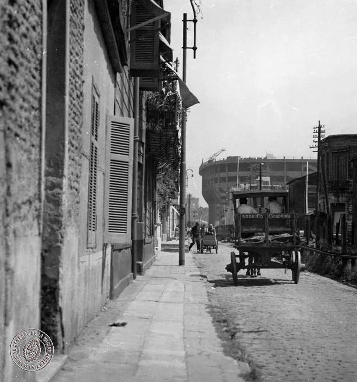 Barrio de La Boca. Calle Garibaldi, que conduce al Club Atlético Boca