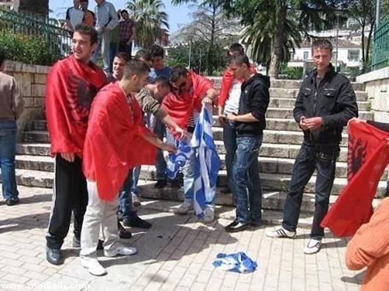 Φορολογήστε τα εμβάσματα αλβανών εργαζομένων στην Ελλάδα