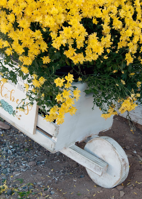 Rustic Wheelbarrow with interchangeable signs #DIHworkshop Virtual Party - Anne of Green Gables Octobers