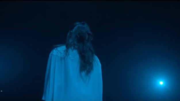 Penampakan Peri Penunggu Pohon Kemuning di Bulan Purnama