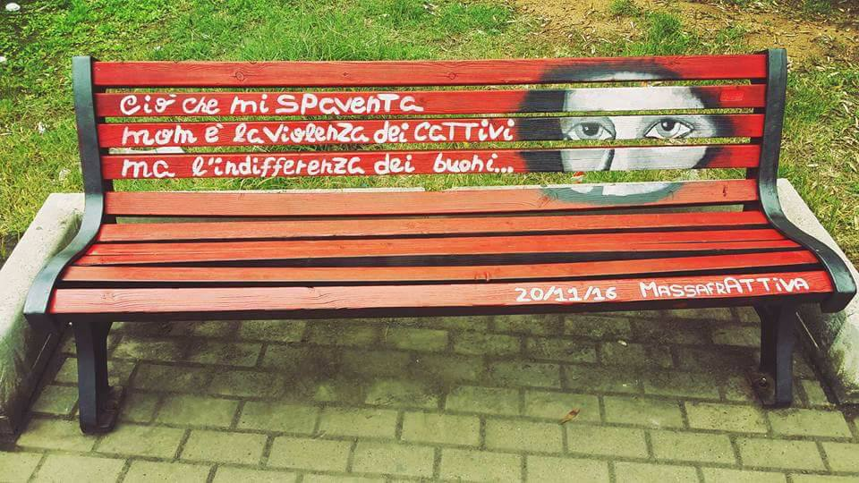 La Santa Furiosa Una Donna In Piedi Signori La Poesia Della