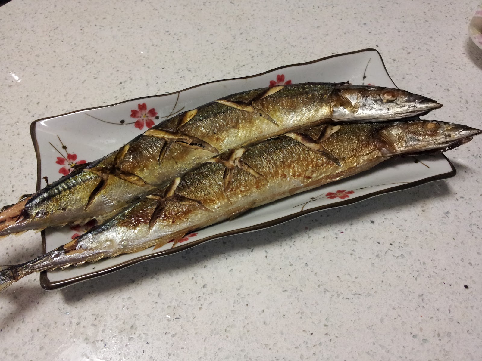 Kimchi House Grill Mackerel pike with saffron powder/꽁치구이/烤秋刀鱼