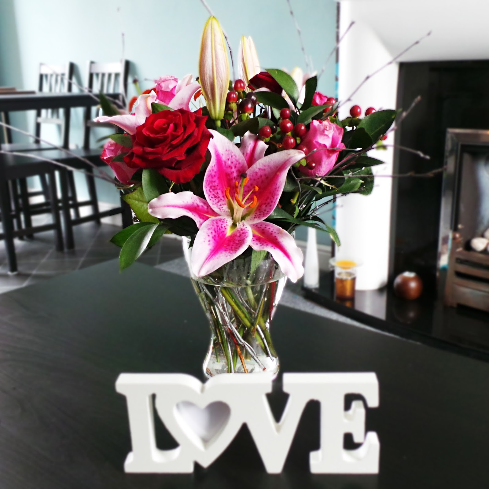 ... : Debenhams Christmas Flower Bouquet Review + 25% off discount code