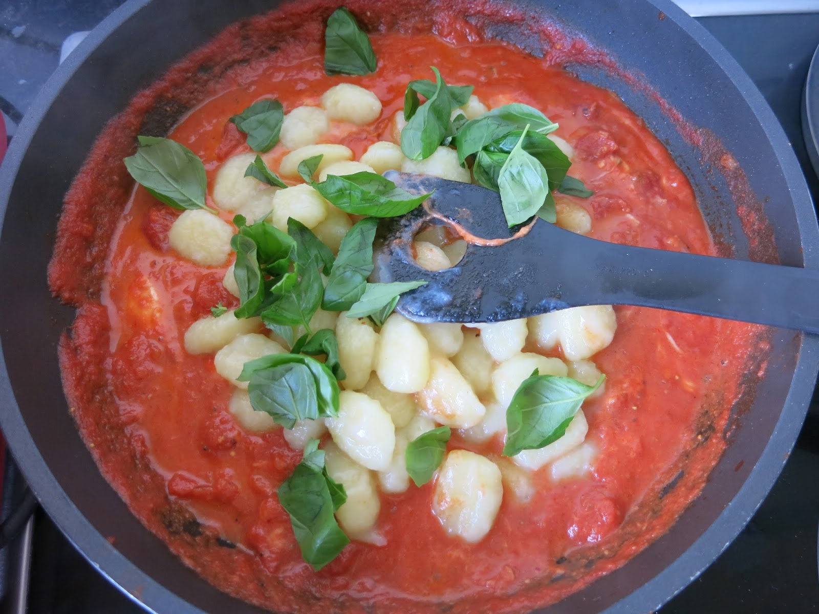 Gnocchi in Tomaten-Mozzarella-Soße