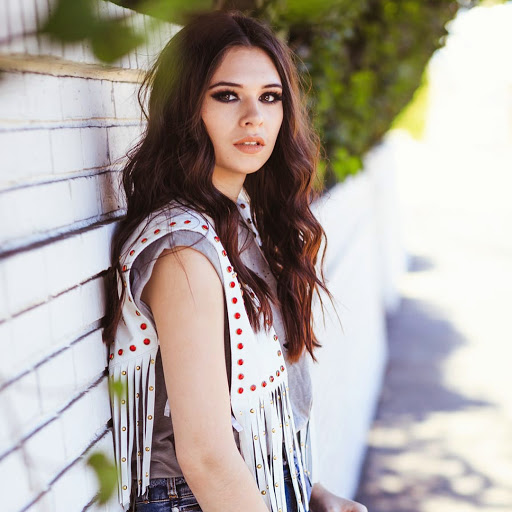 Nicole Maines – Most Beautiful Transgender Glamour Model - TG Beauty