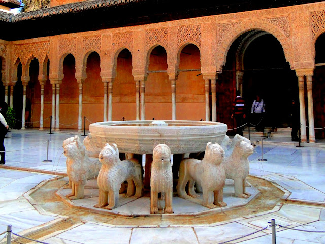 Patio de Los Leones - La Alhambra