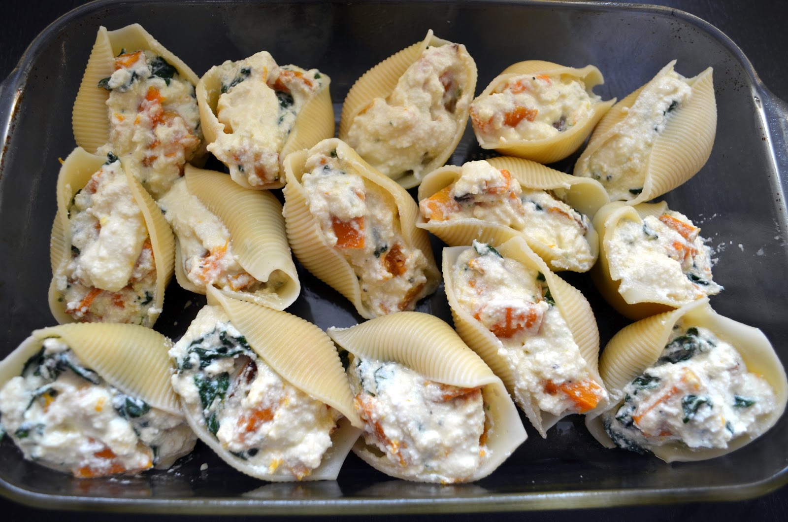 Ракушки фаршированные фаршем фото