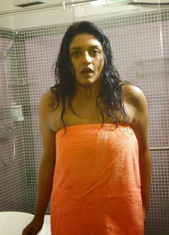 Hot South Indian Actress In Towel — Entertainment Exclusive Photos