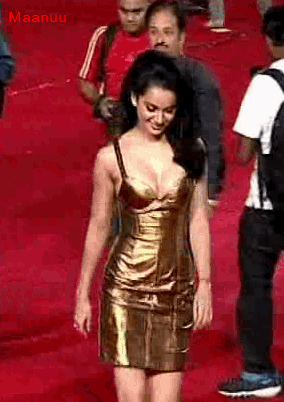 Kangna+showing+her+cute+cleavage.gif