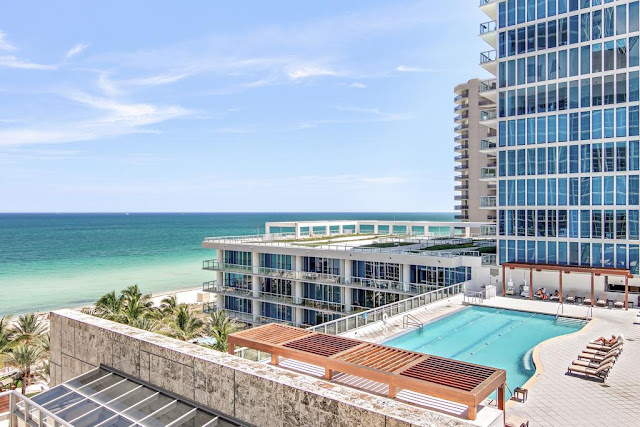 Discover the true essence of a luxury Miami Beach hotel at the Carillon Miami Beach Resort. Enjoy the hotel's breathtaking ocean views, & dining experiences.