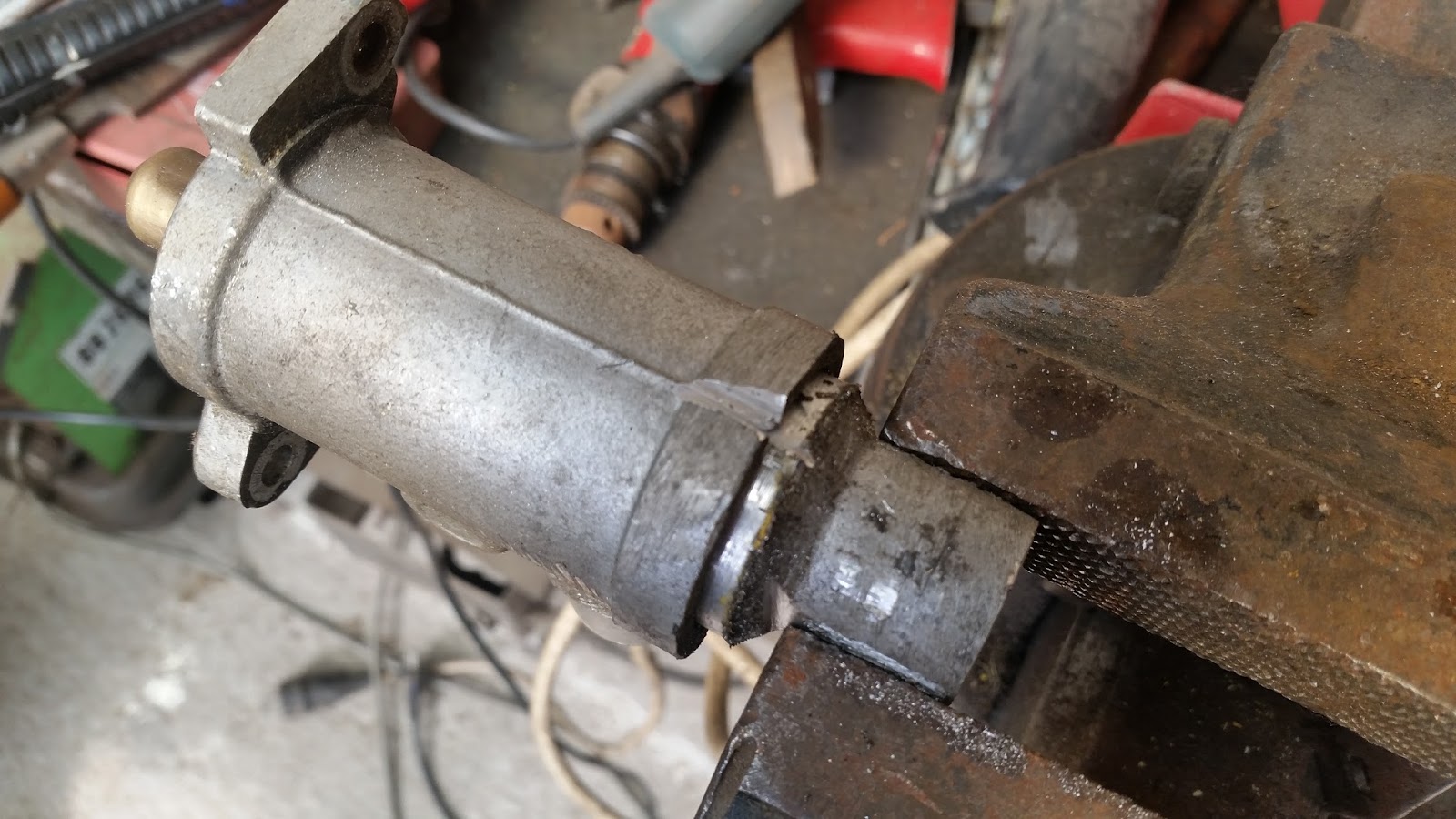 Jaguar XJS: Auxiliary Air Valve - High idle