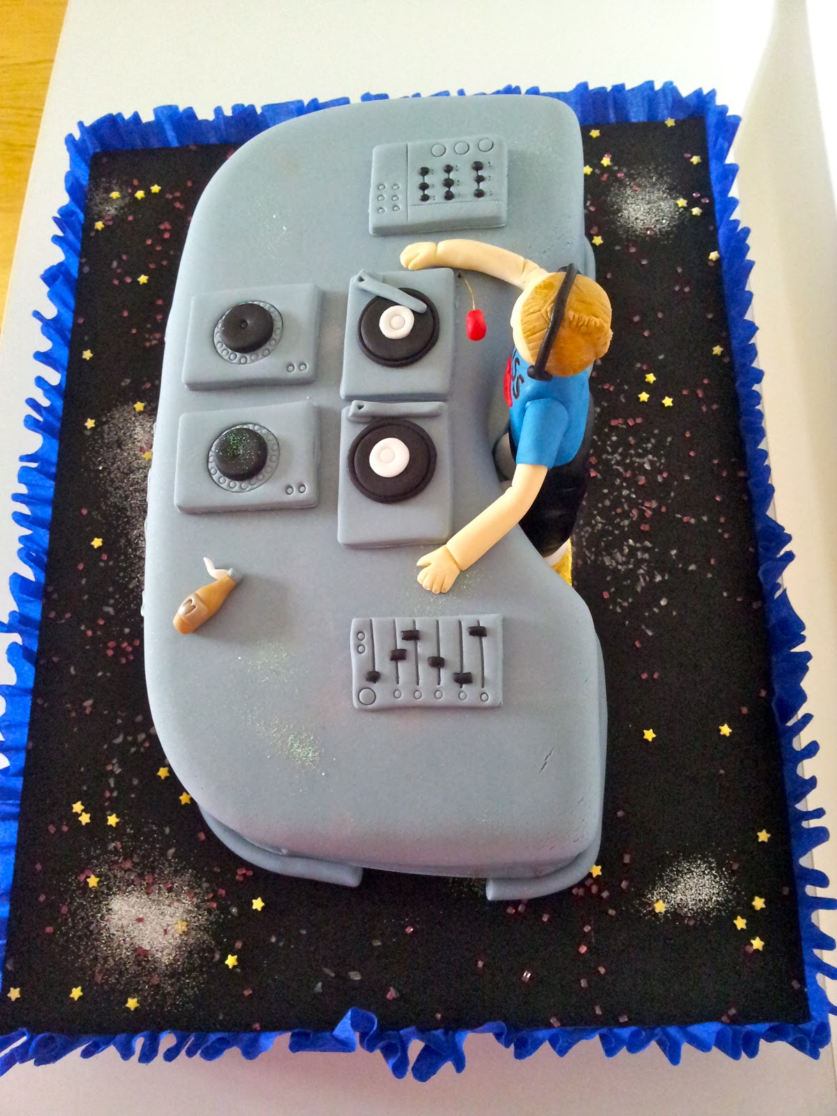 DULCE KOKESHI TARTA DJ " LUIXMI