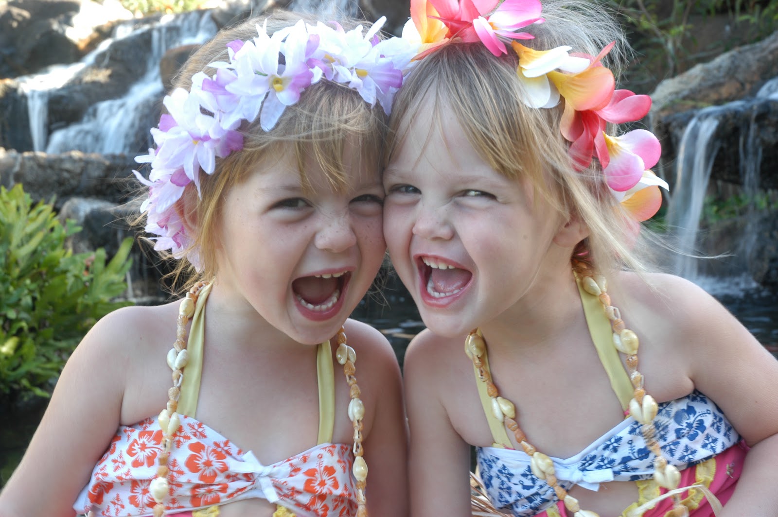 Lea and sister. Lea Holiday Lite. Леа и сестра праздник нудизма. Naturistin "Maria and friends". Sisters Holiday Inn